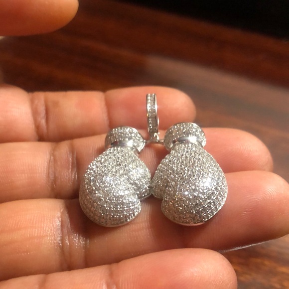 Silver boxing glove pendant